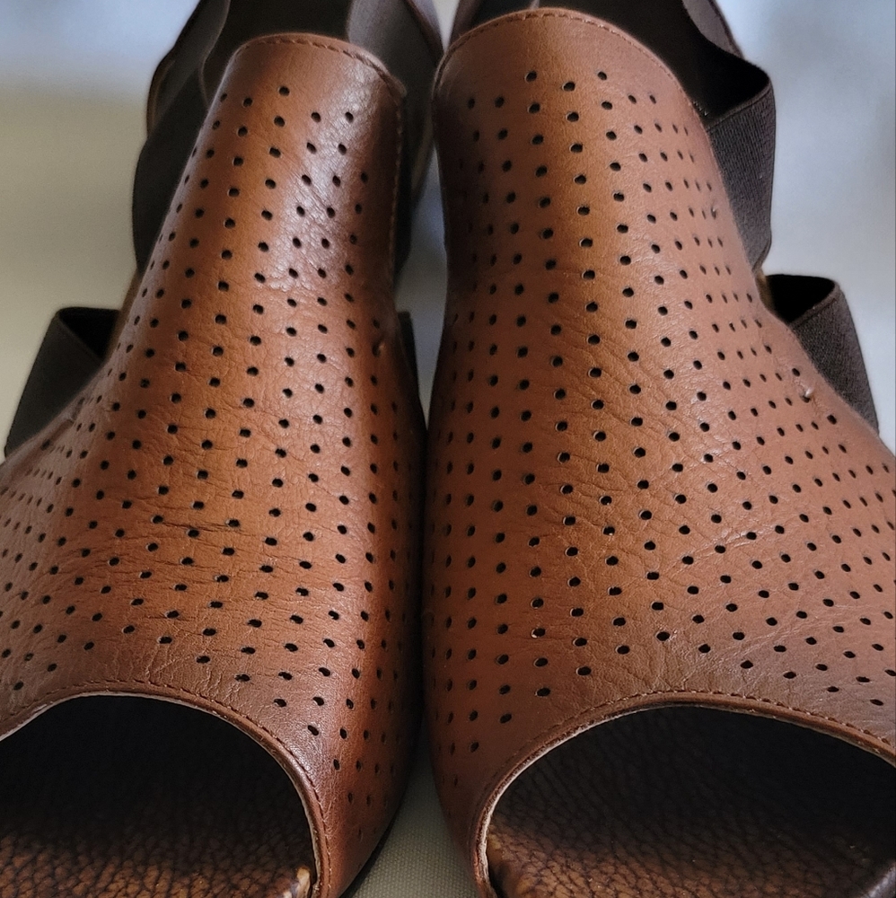 New Two- Tone Brown Sandal